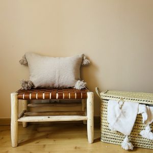 HOUSSE DE COUSSIN À POMPONS BEIGE 60x40 MODÈLE NAÏMA