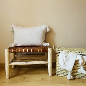 HOUSSE DE COUSSIN À POMPONS BLANC 60x40 MODÈLE NAÏMA