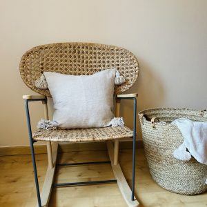 HOUSSE DE COUSSIN BEIGE À POMPONS