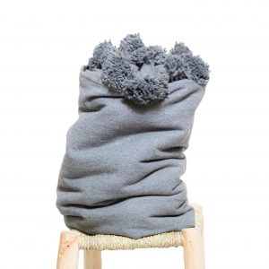 PLAID JETÉ DE LIT À POMPONS 2x3 GRIS FONCÉ MOYEN MODÈLE NAÏMA