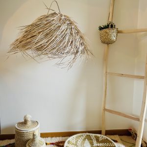 SUSPENSION EN FEUILLES DE PALMIER CHEVEUX DEMI BOL MODÈLE SEFROU