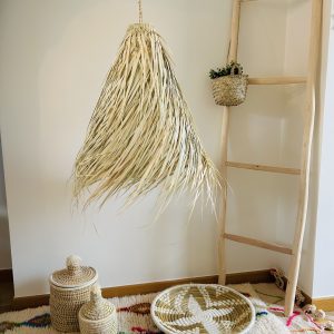SUSPENSION TRESSÉE EN FEUILLES DE PALMIER H50 MODÈLE AKKA