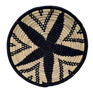 PLATEAU BERBÈRE ROND MAROCAIN EN LAINE NOIR ET FEUILLES DE PALMIER MODÈLE TAZA