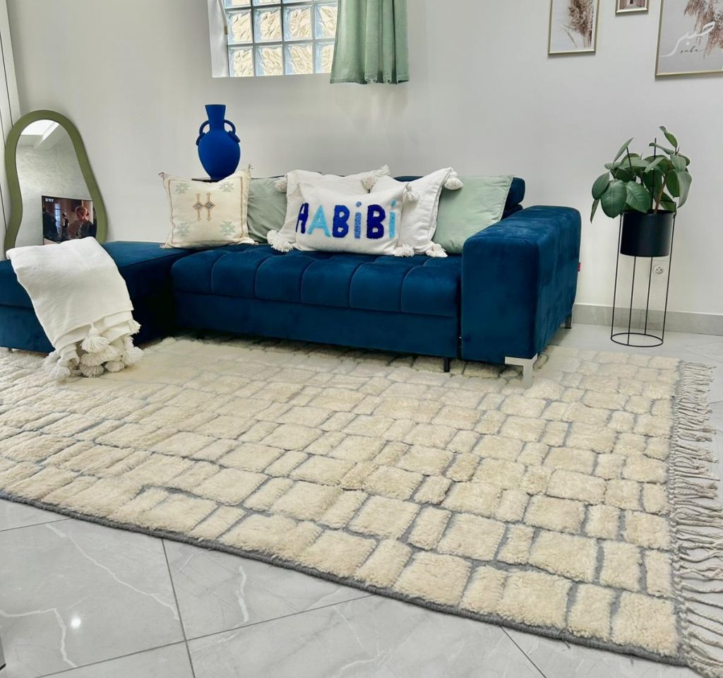 Protégez et Entretenez Vos Tapis en Laine Marocaine Cet Hiver.