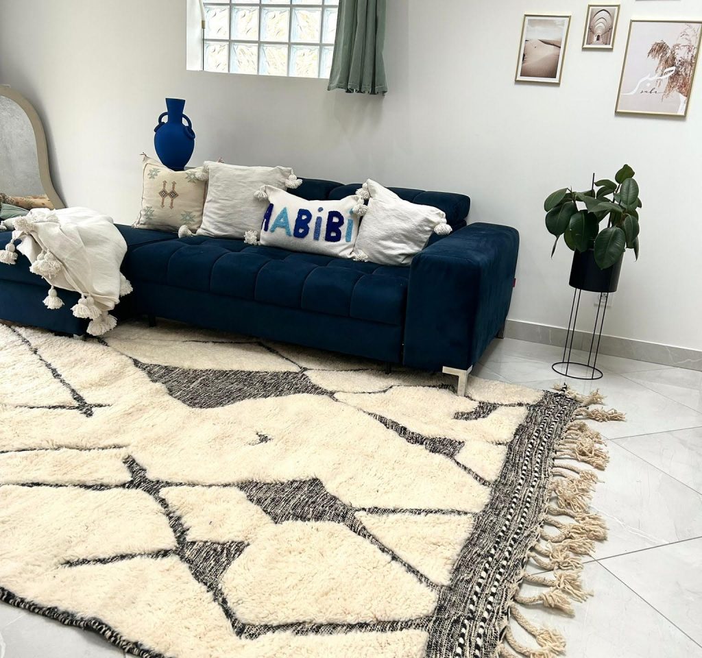 Protégez et Entretenez Vos Tapis en Laine Marocaine Cet Hiver.